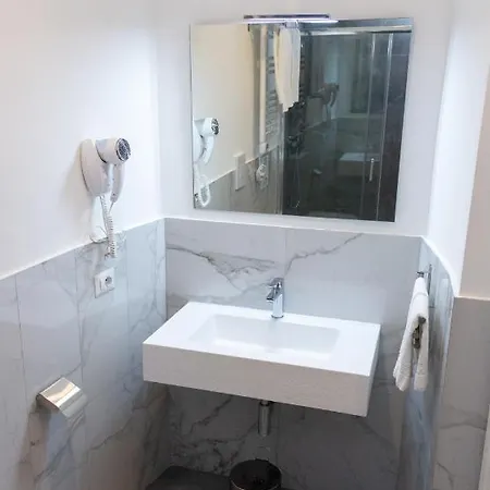 At Vatican Apartment&rooms 4* Rome