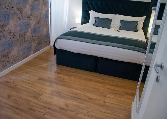 At Vatican Apartment&rooms 게스트하우스 4*